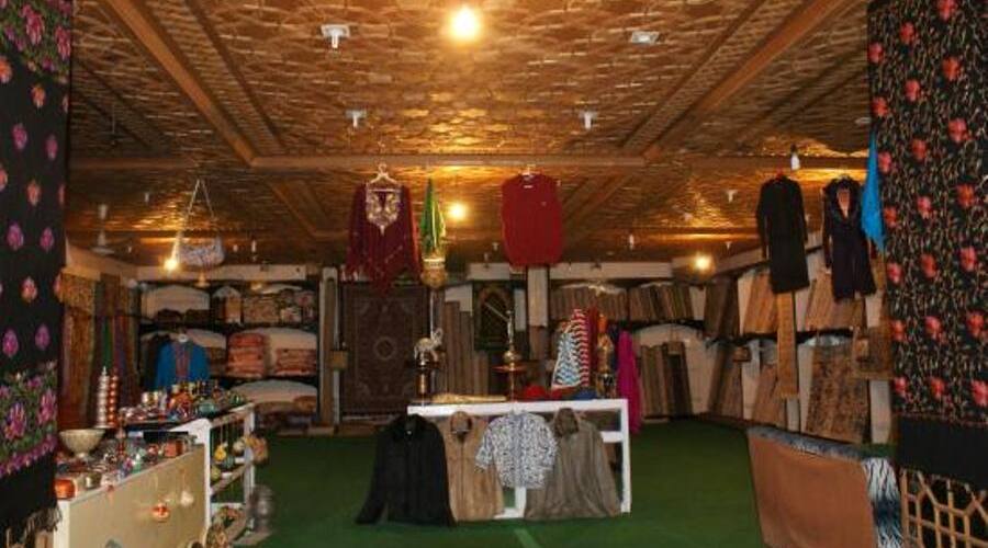 Hotel Royal Humza, Srinagar 4